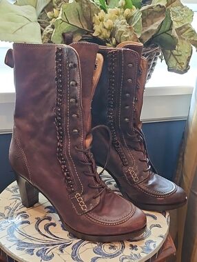 Frye Vintage Brown Lace-Up Leather 3" Heeled Booties